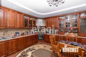 Дом 284м², 3-этажный, участок 19 сот.  