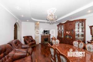 Дом 284м², 3-этажный, участок 19 сот.  