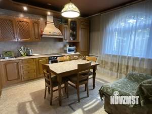 Дом 300м&sup2;, 2-этажный, участок 15 сот.  