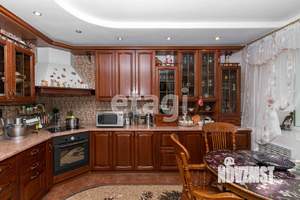 Дом 284м², 3-этажный, участок 19 сот.  