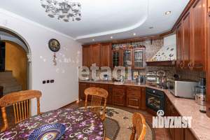 Дом 284м², 3-этажный, участок 19 сот.  