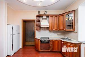 Дом 209м&sup2;, 2-этажный, участок 9 сот.  