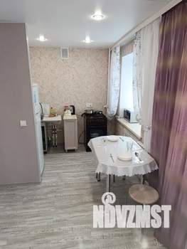 Студия квартира, посуточно, 30м2, 1/5 этаж