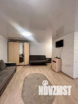 Студия квартира, посуточно, 32м2, 1/5 этаж