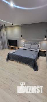 Студия квартира, посуточно, 38м2, 1/10 этаж