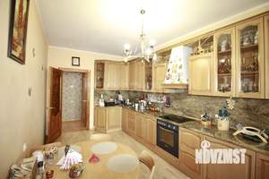 3-к квартира, вторичка, 108м2, 2/5 этаж